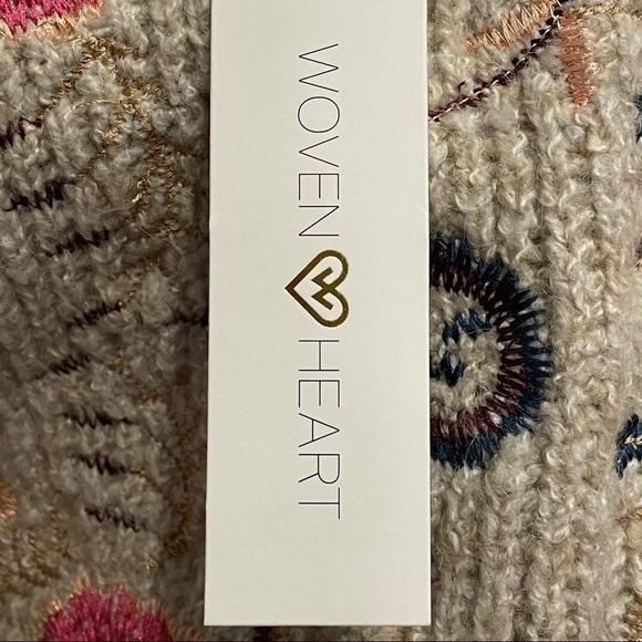 Woven Heart Oatmeal Colored Floral Embroidered Chunky Sweater Size S NWT - Picture 7 of 7